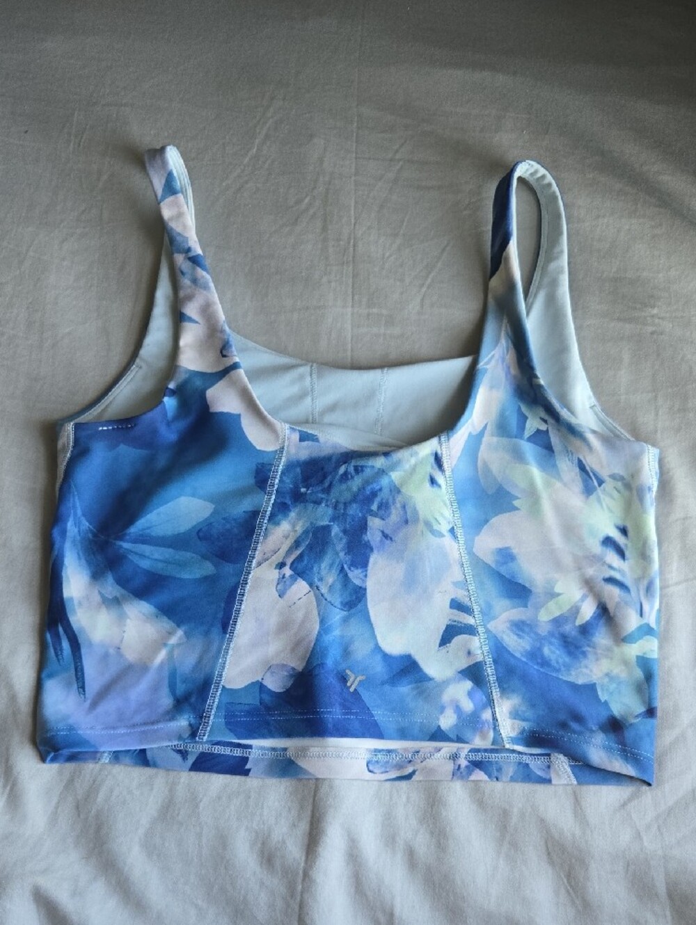 Old Navy Active Powersoft Blue Floral Athletic Crop Tank Top - Picture 3 of 4